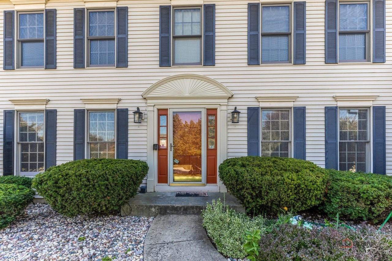 1214 Shoreline Dr - Photo 3 of 35