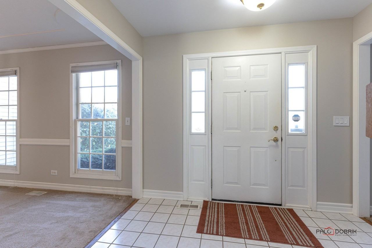 1214 Shoreline Dr - Photo 4 of 35