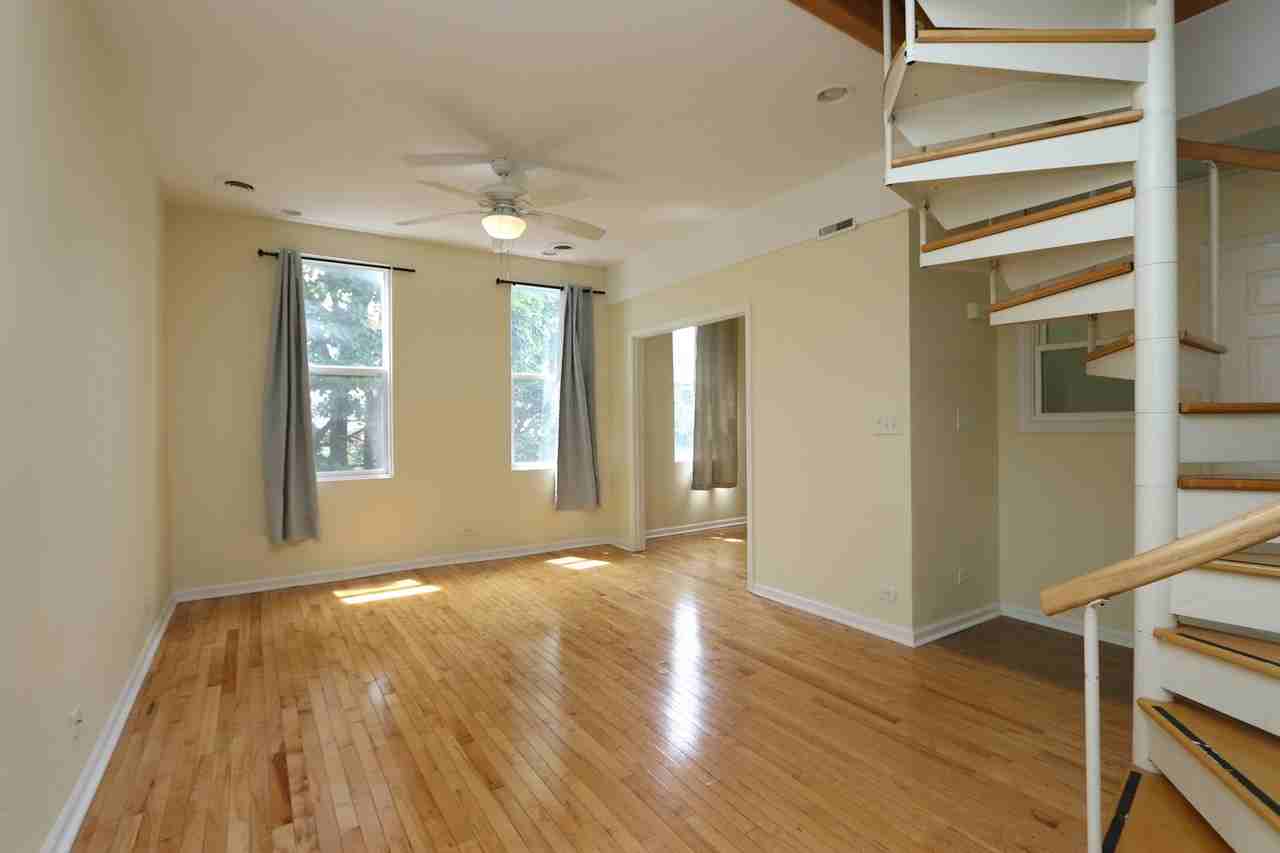 2342 W Barry Ave #2nd - Photo 2 of 12
