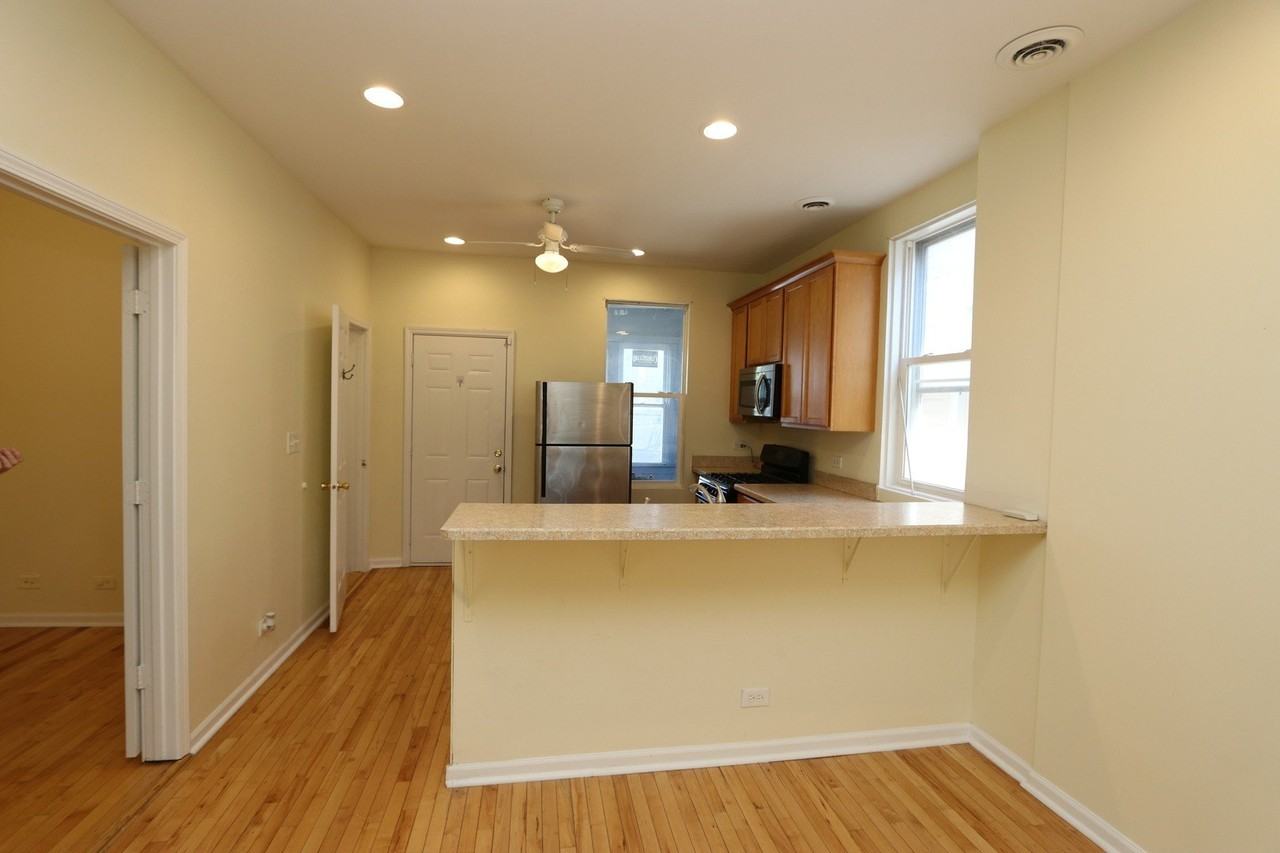 2342 W Barry Ave #2nd - Photo 5 of 12