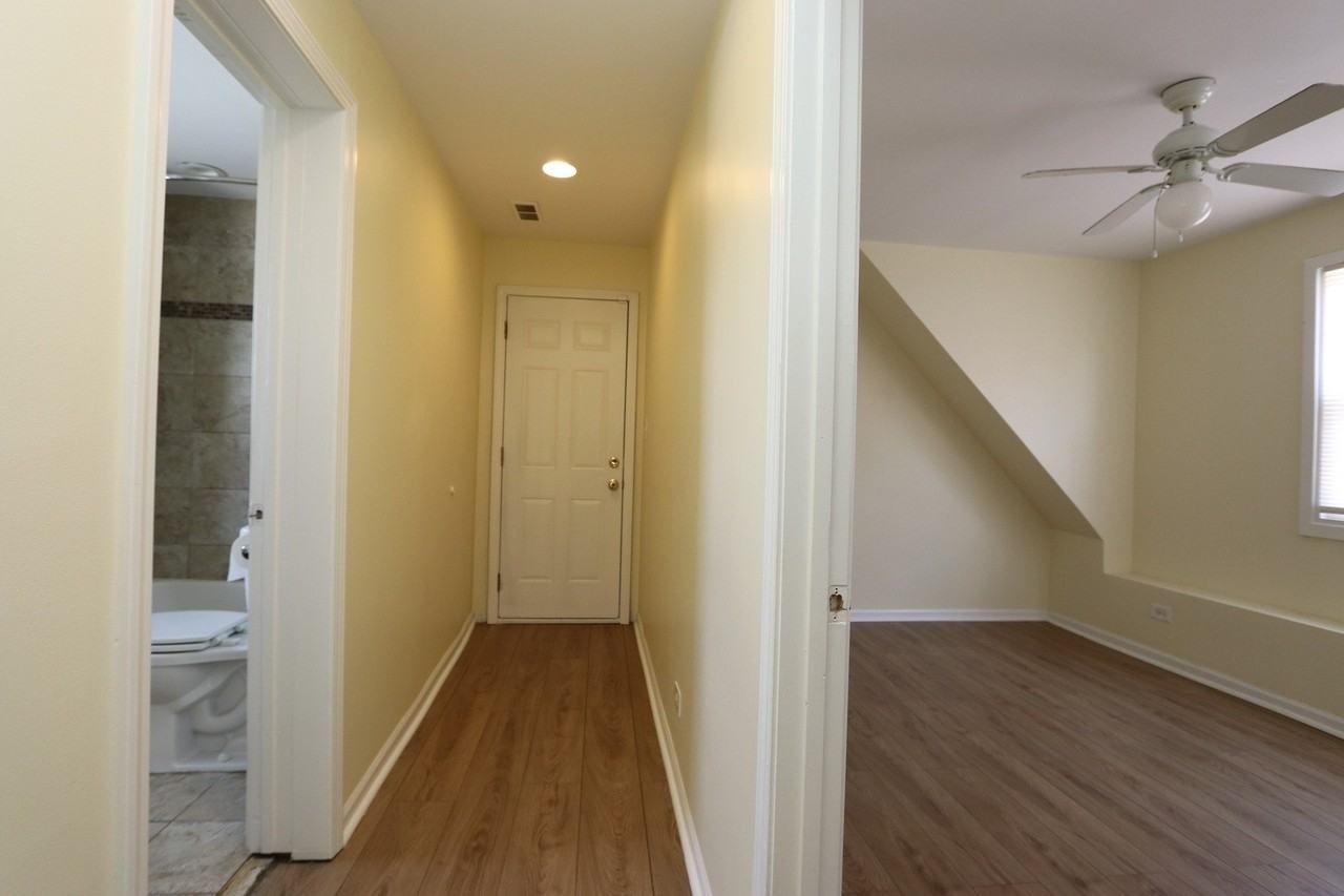 2342 W Barry Ave #2nd - Photo 7 of 12