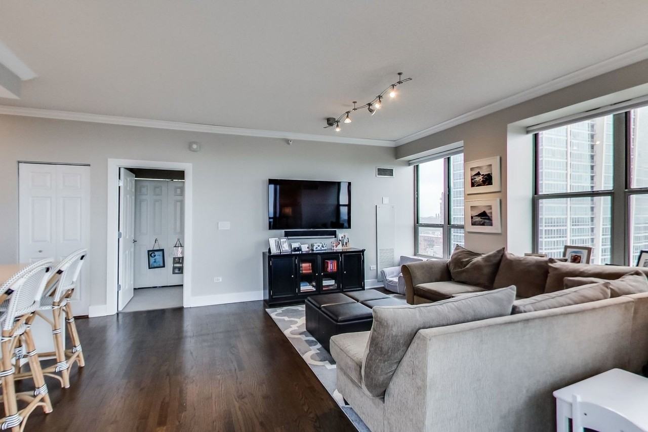 1717 S Prairie Ave #1701 - Photo 3 of 14
