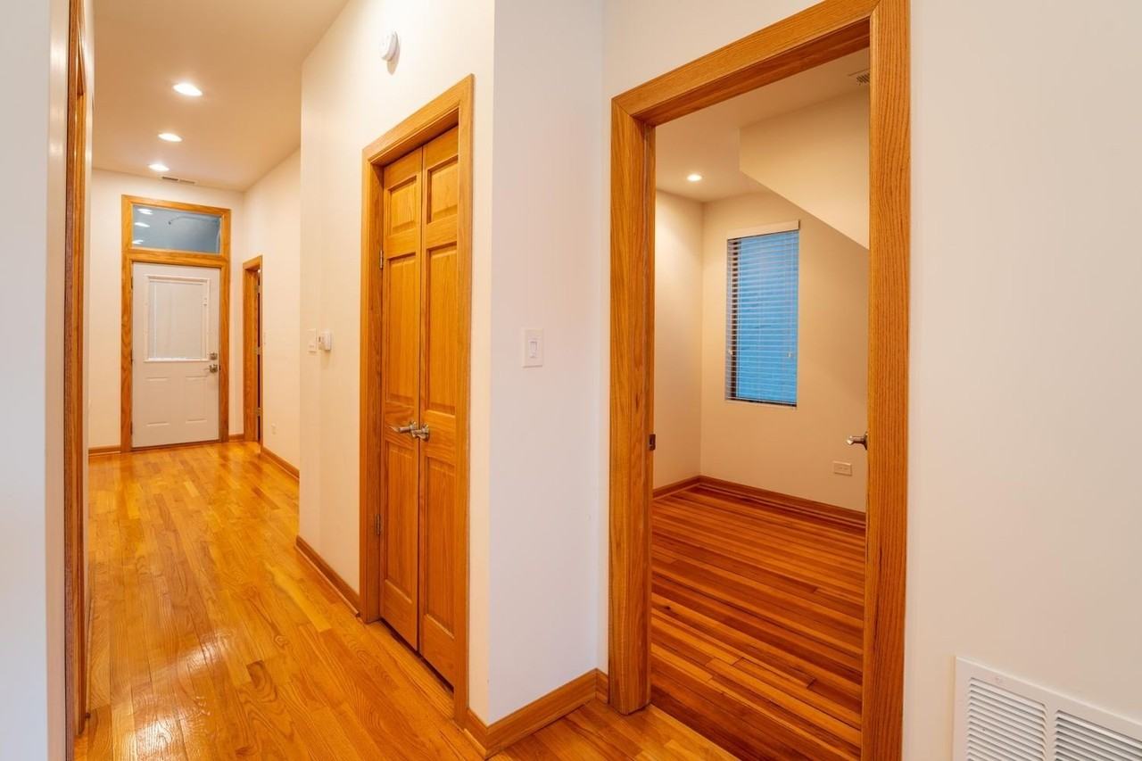 3324 N Hoyne Ave #1 - Photo 6 of 19