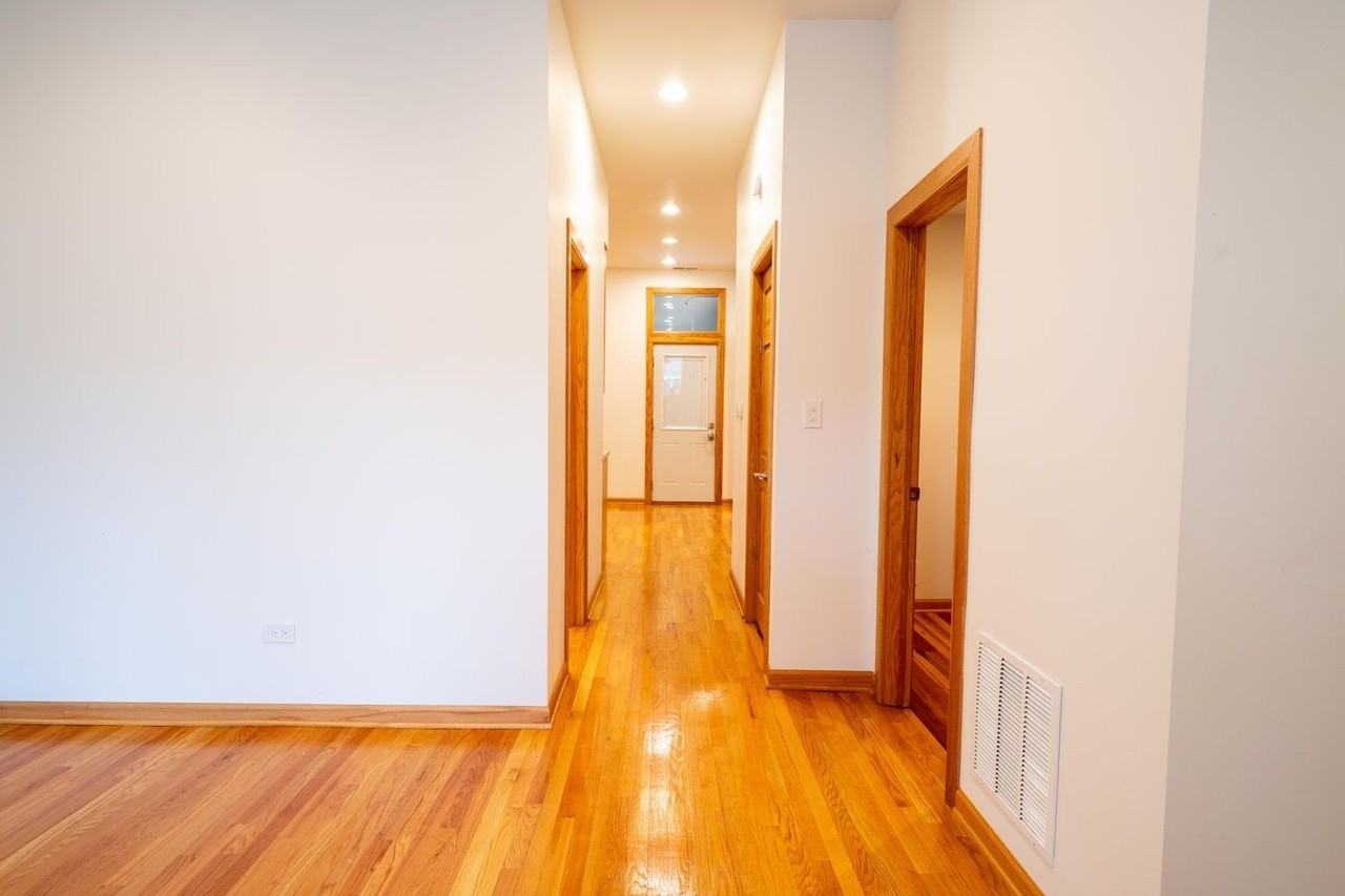 3324 N Hoyne Ave #1 - Photo 7 of 19