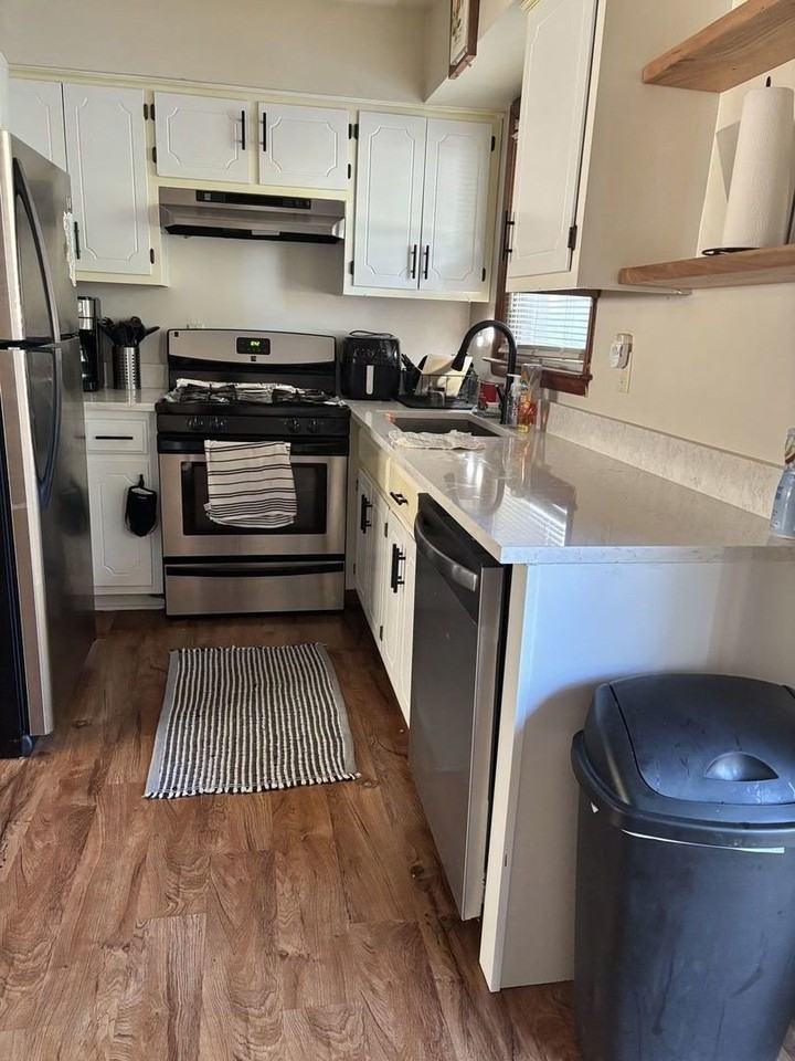 557 E Division St #2 - Photo 2 of 8