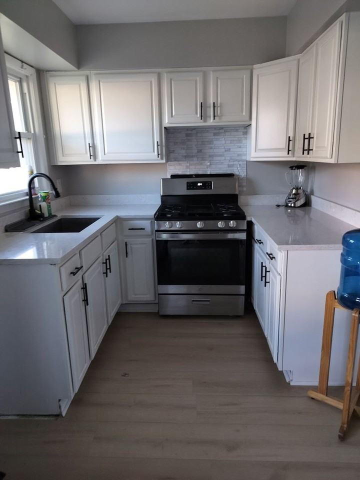 557 E Division St #3 - Photo 2 of 7