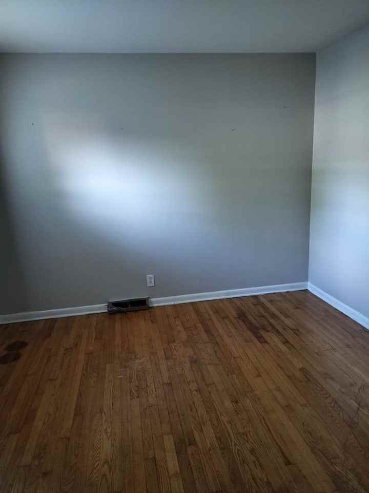 557 E Division St #3 - Photo 5 of 7
