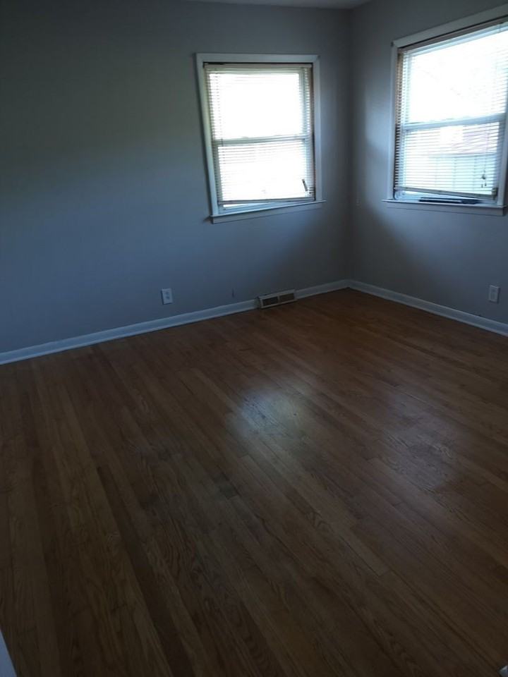 557 E Division St #3 - Photo 6 of 7