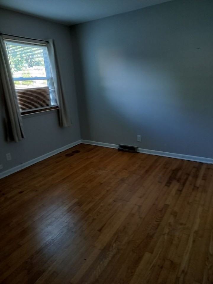 557 E Division St #3 - Photo 7 of 7