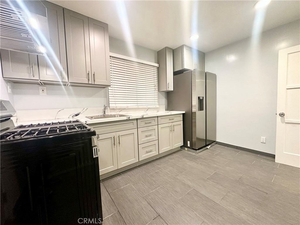 15746 Magnolia Blvd #JADU - Photo 2 of 10