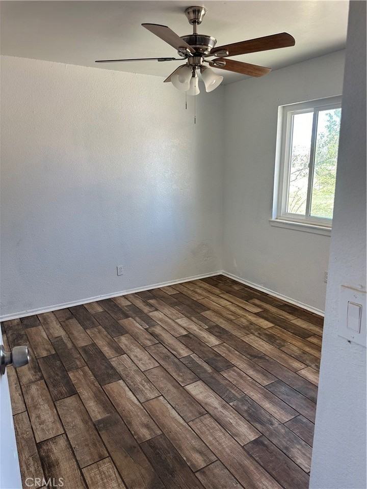 11015 Oakwood Ave - Photo 4 of 8