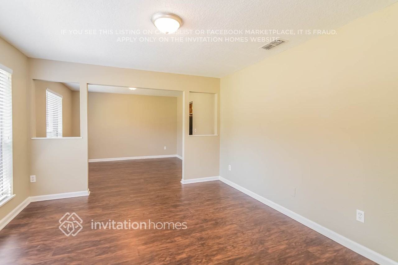 8323 Country Creek Blvd - Photo 3 of 17