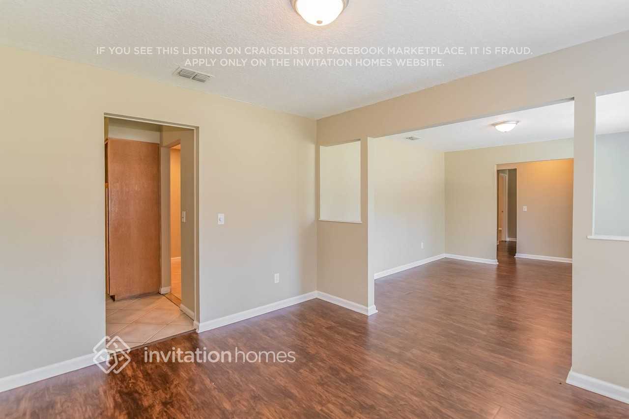 8323 Country Creek Blvd - Photo 5 of 17