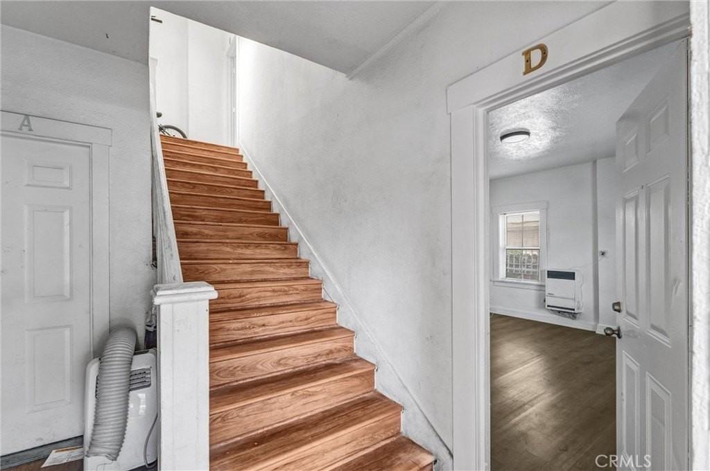 166 E 36th Pl - Photo 5 of 16