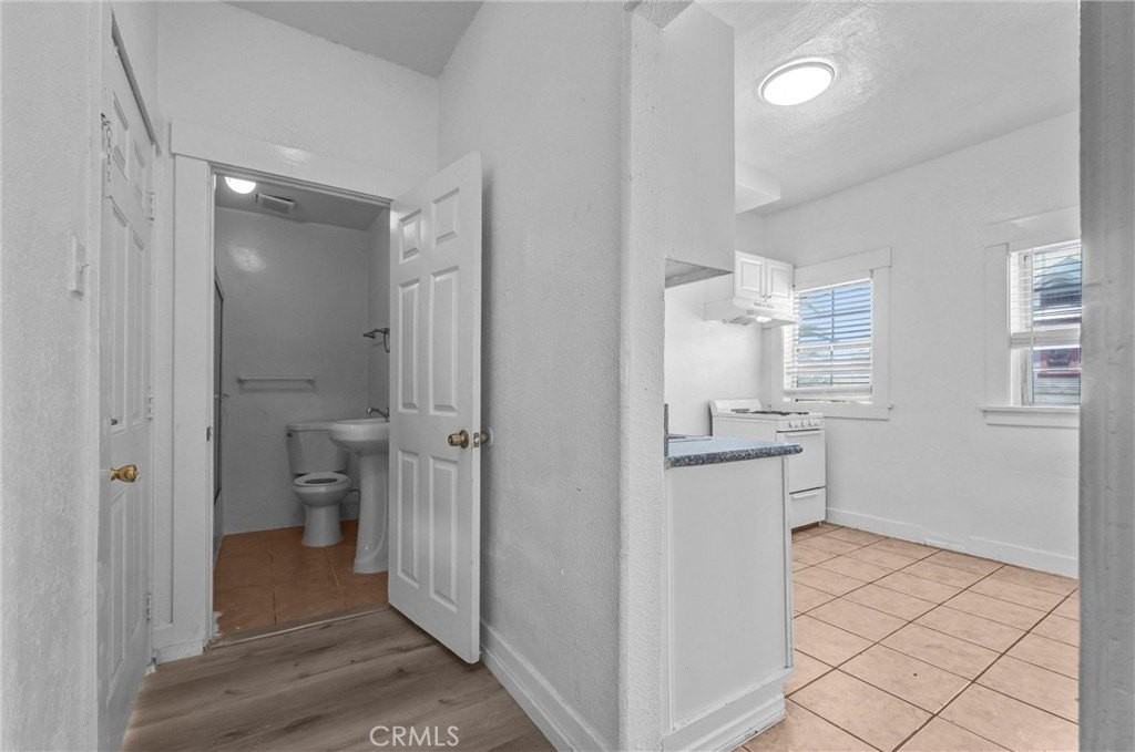 166 E 36th Pl - Photo 6 of 16