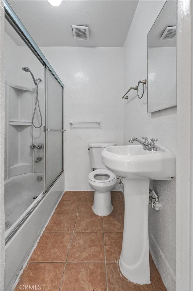 166 E 36th Pl - Photo 7 of 16