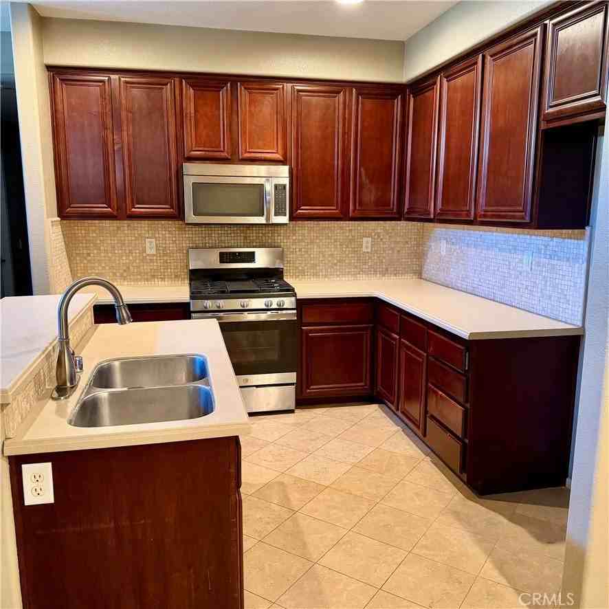 4996 Arborwood Ln - Photo 3 of 37