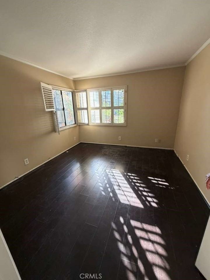404 Goldenrod Ave - Photo 3 of 5