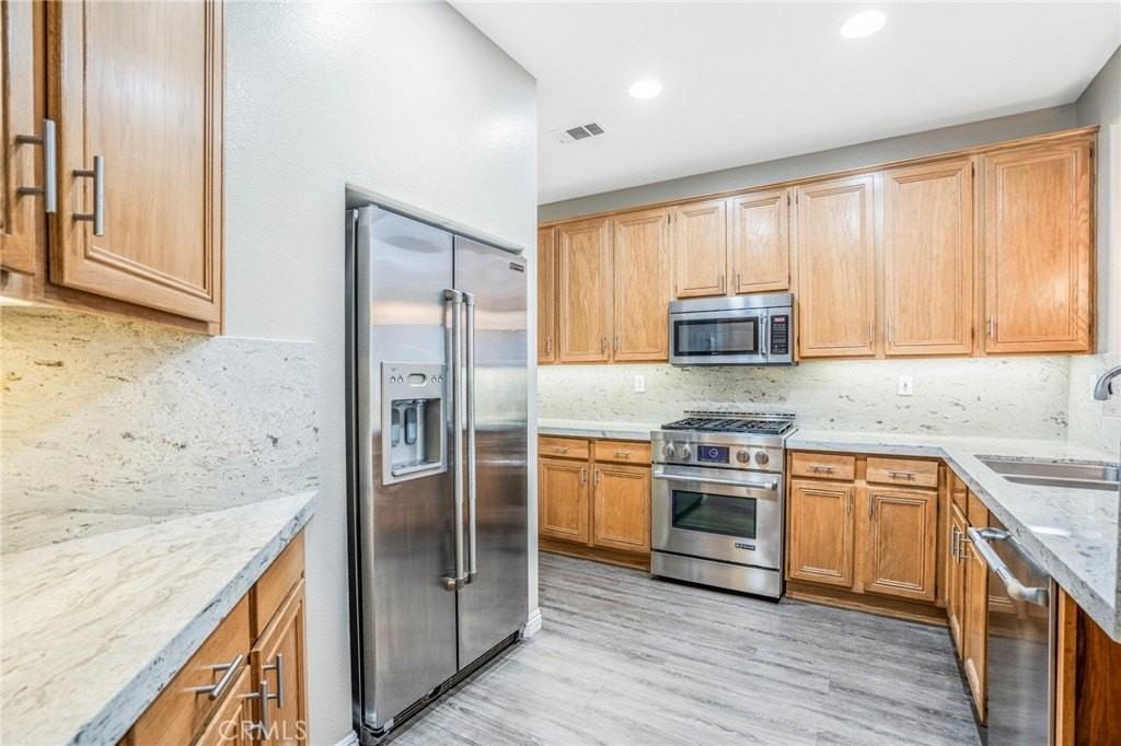 18662 Park Meadow Ln - Photo 5 of 33