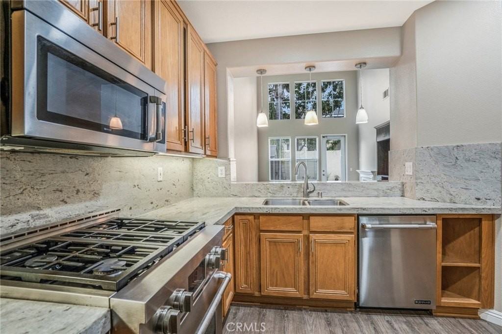 18662 Park Meadow Ln - Photo 6 of 33