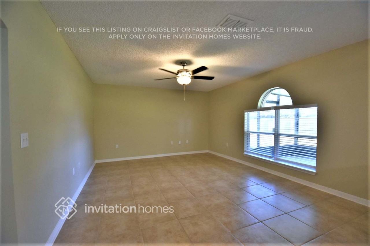 2210 Brookshire Cir - Photo 2 of 16