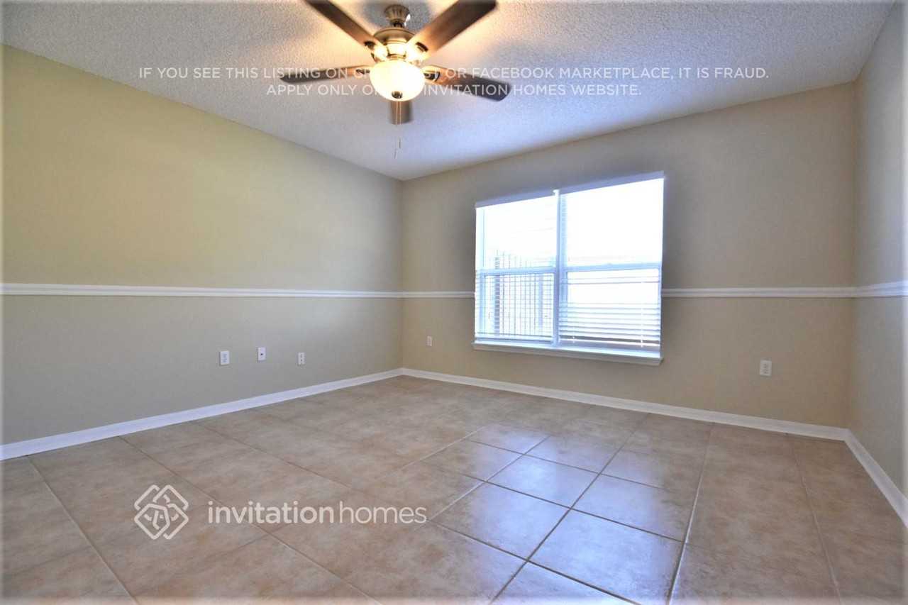 2210 Brookshire Cir - Photo 3 of 16