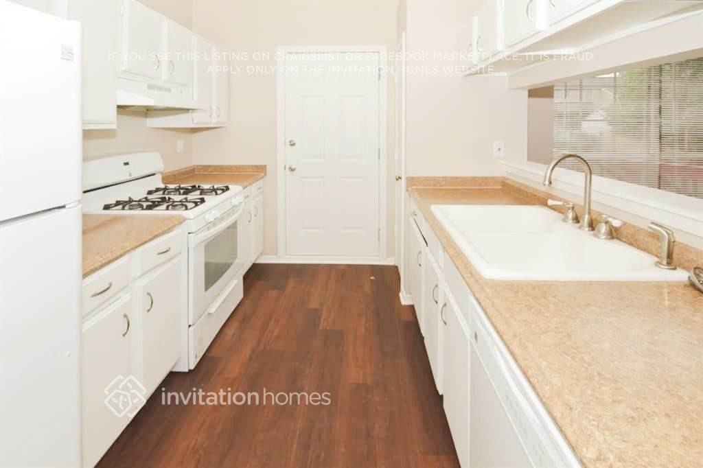 4061 Citron Ct - Photo 5 of 15