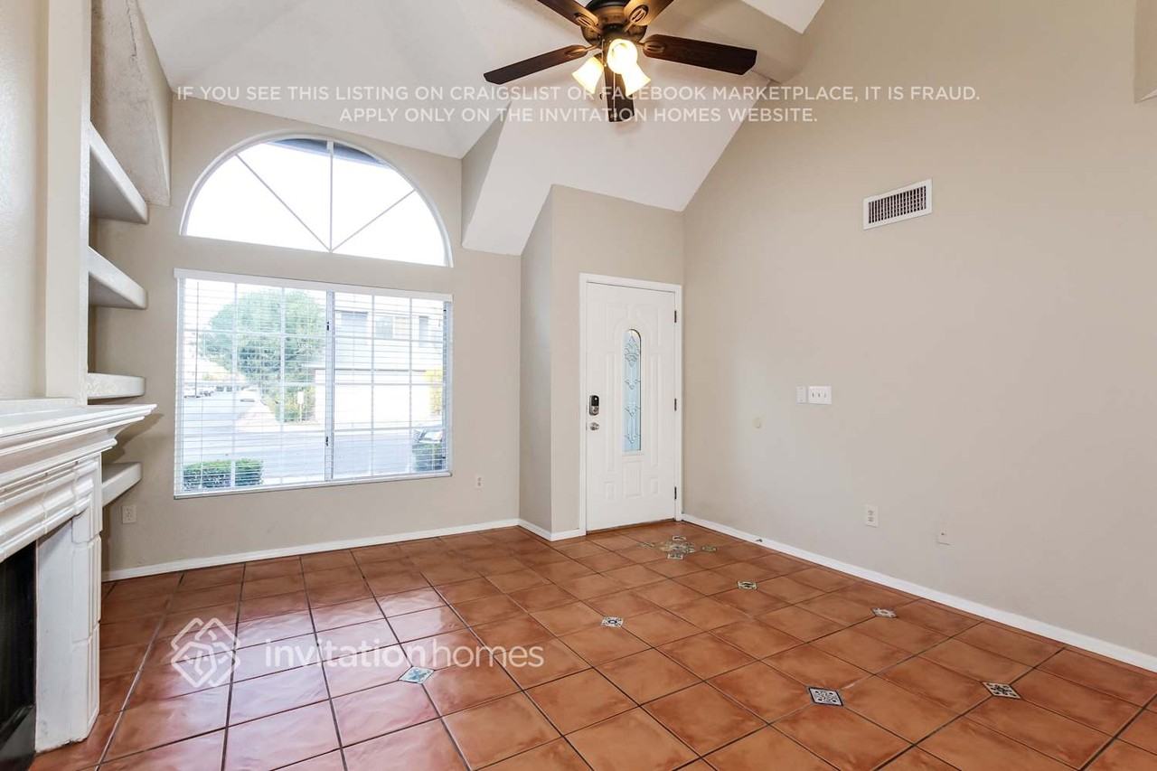 429 W Renee Dr - Photo 6 of 18
