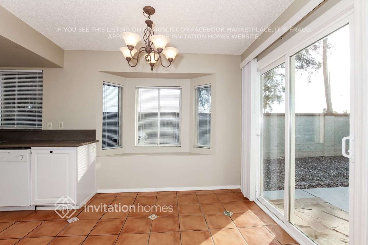 429 W Renee Dr - Photo 7 of 18