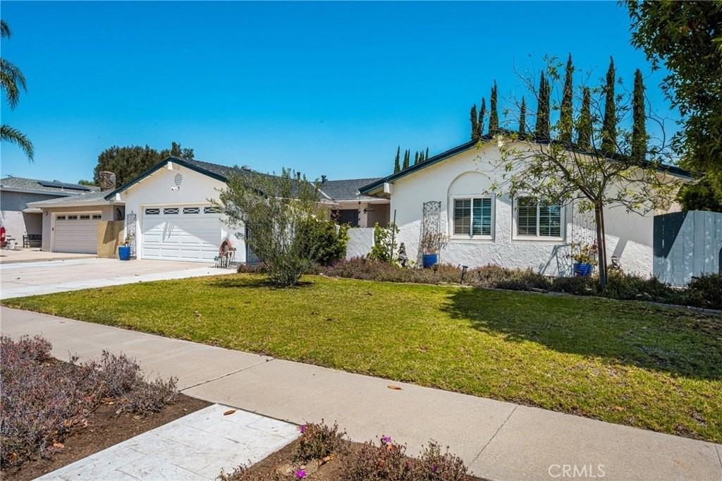 2221 E Viking Ave - Photo 3 of 45