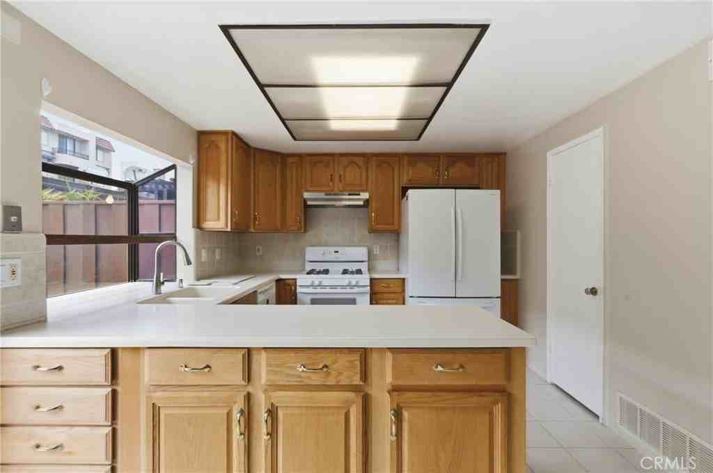 2242 Stonewood Ct - Photo 5 of 25