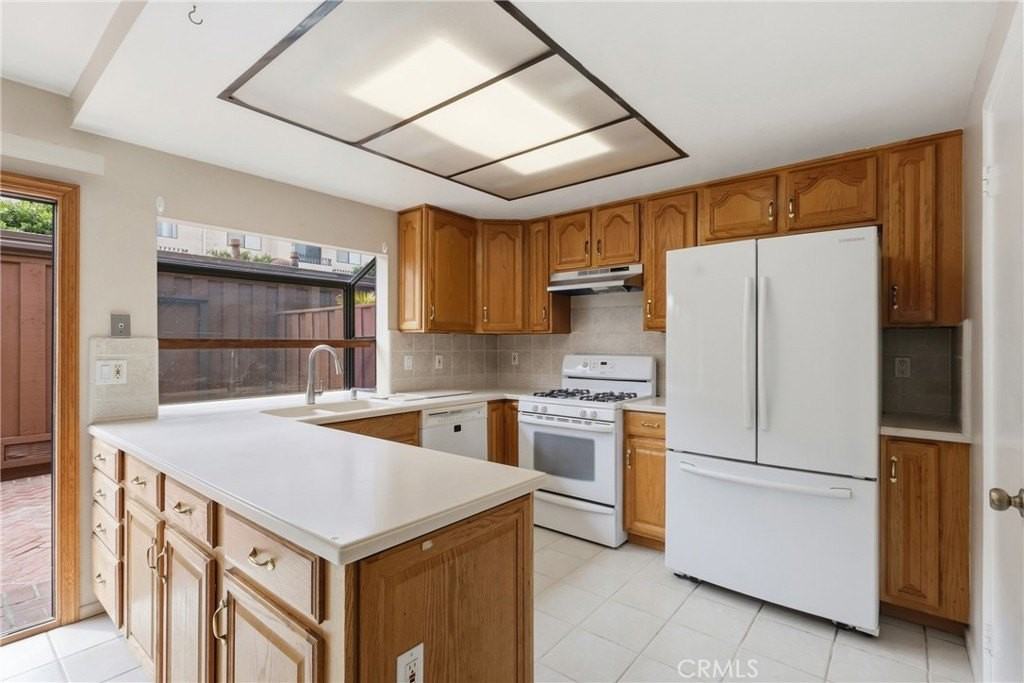2242 Stonewood Ct - Photo 6 of 25