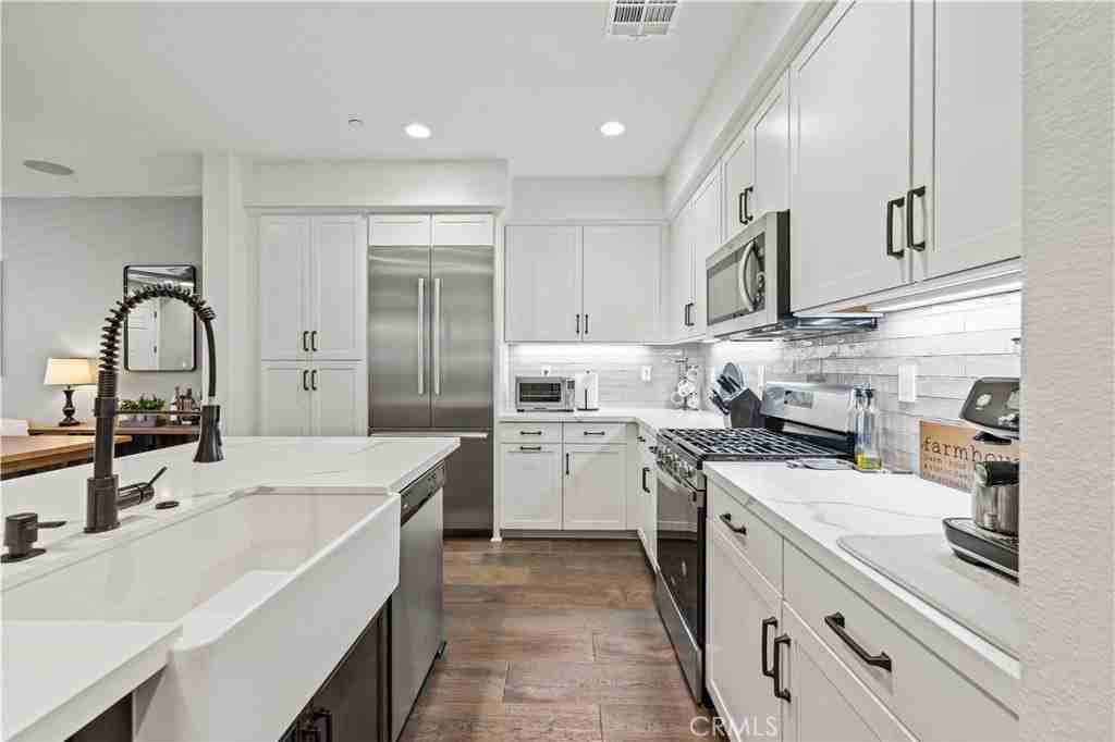 212 Red Brick Dr #3 - Photo 4 of 42
