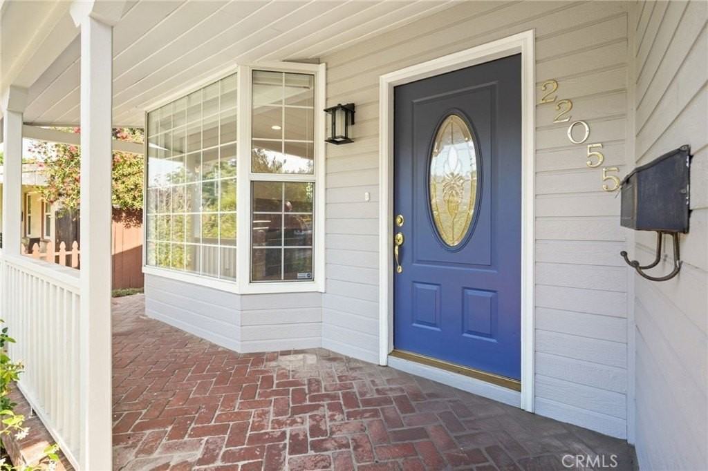 22055 Del Valle St - Photo 4 of 46