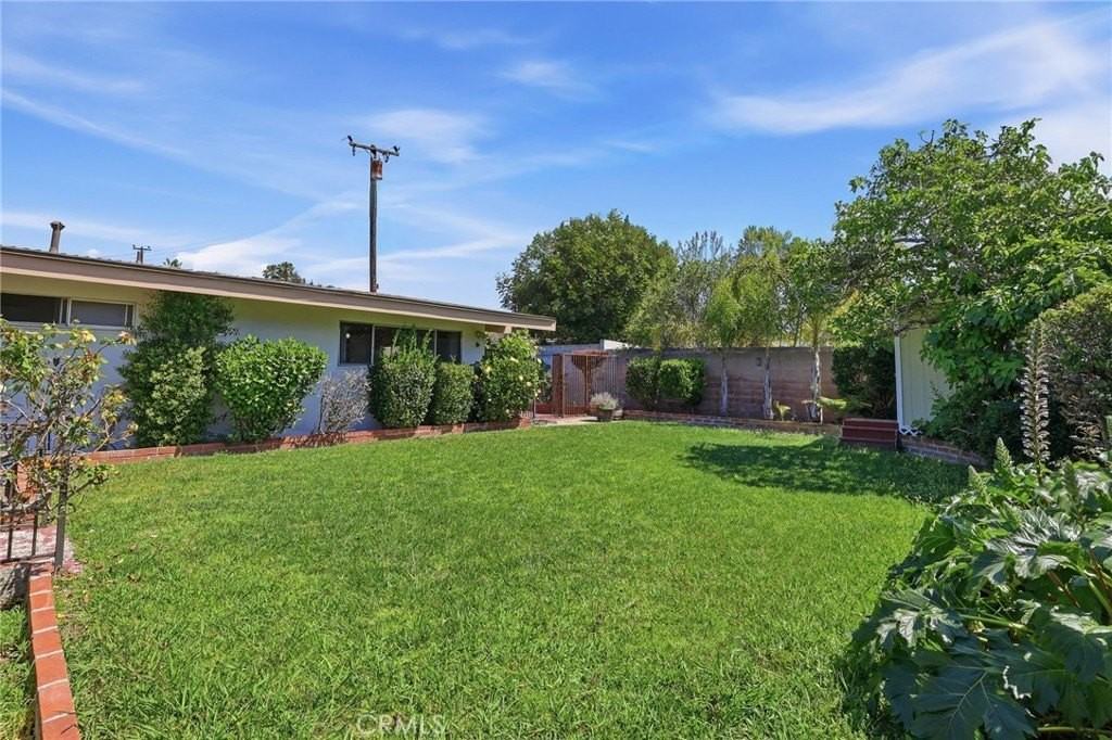 6732 Wooster Ave - Photo 4 of 46