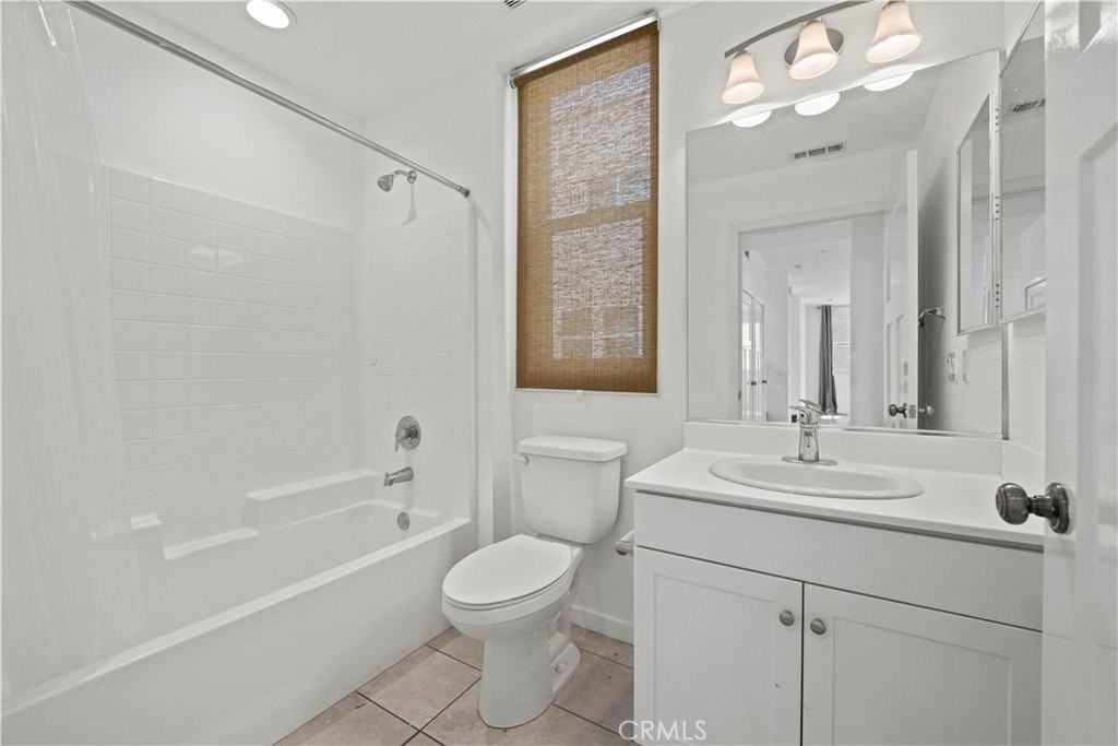 13236 Klein Ct - Photo 4 of 32