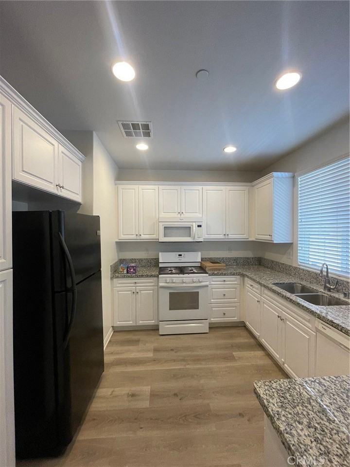 8650 Cava Dr - Photo 2 of 9
