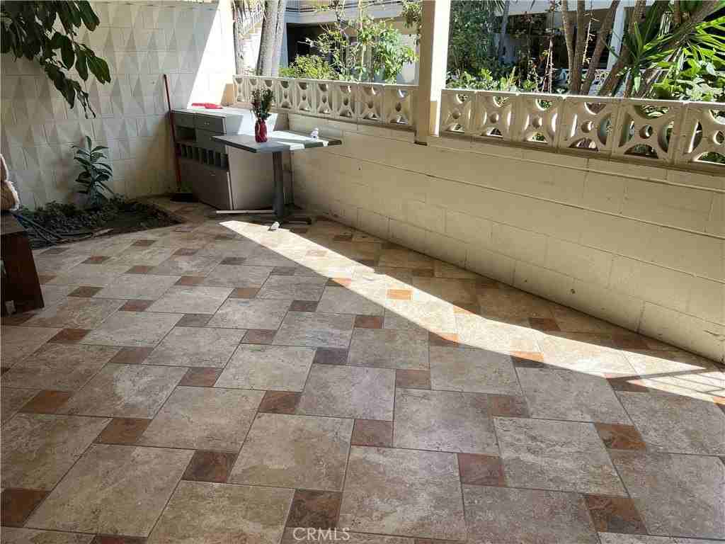 471 W Duarte Rd #110 - Photo 2 of 22