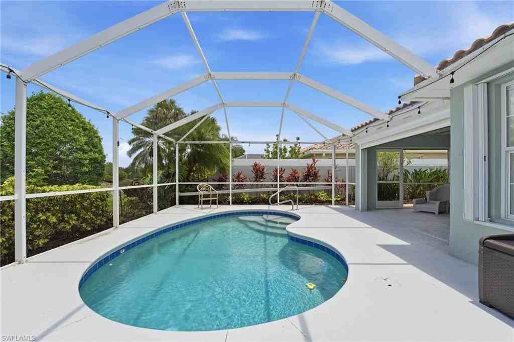 28207 Islet Trl