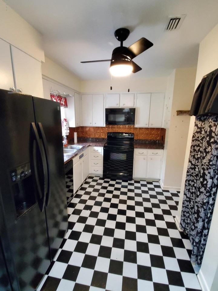 4940 Brighton Dr - Photo 2 of 12