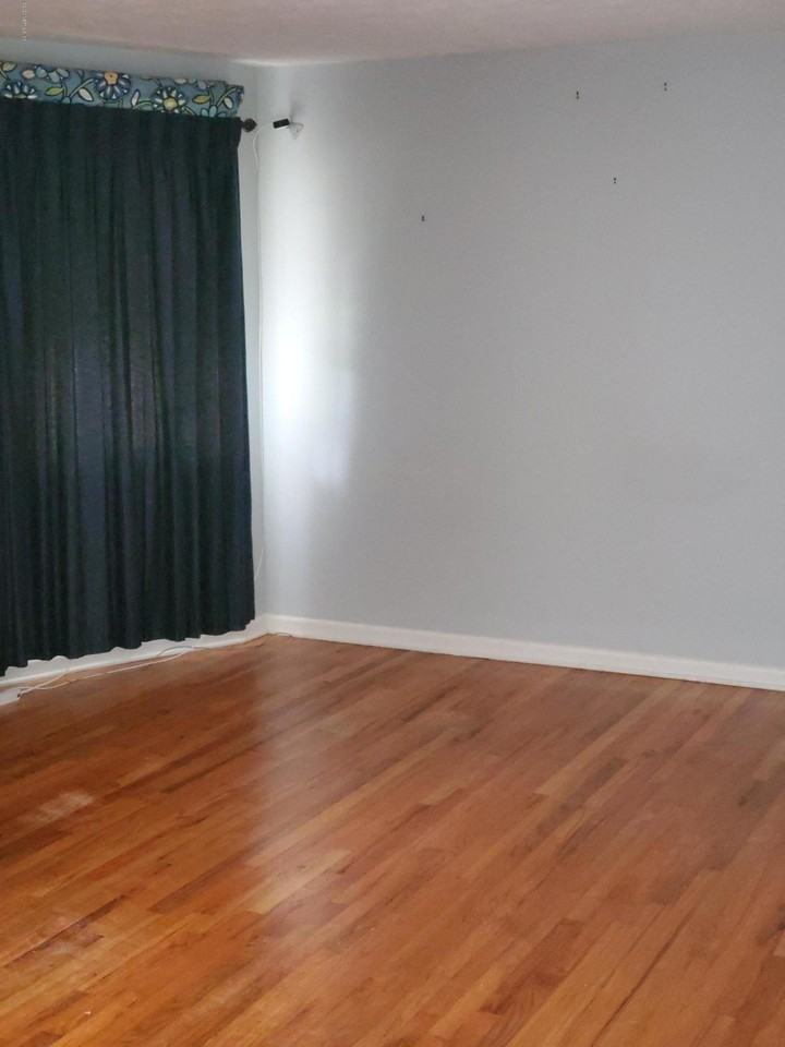 4940 Brighton Dr - Photo 3 of 12