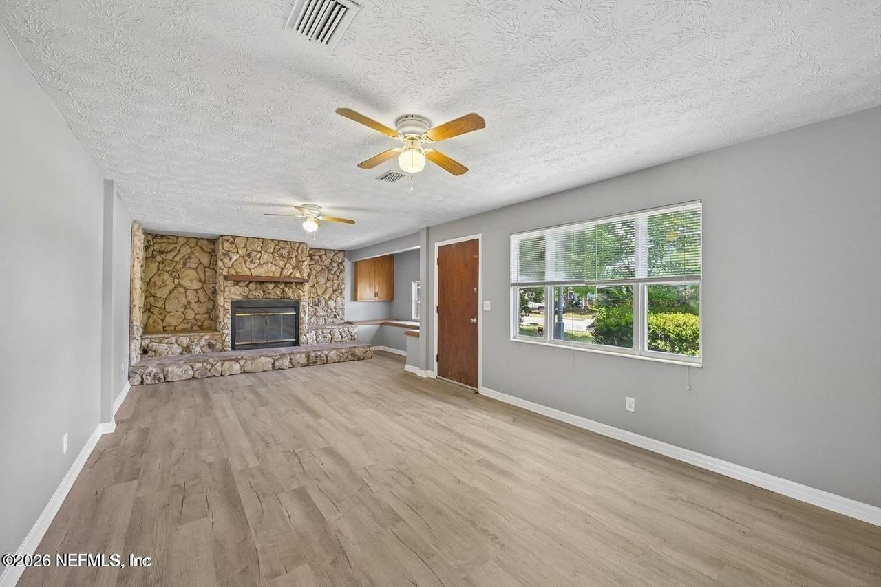 8032 Lourdes Dr S - Photo 3 of 18