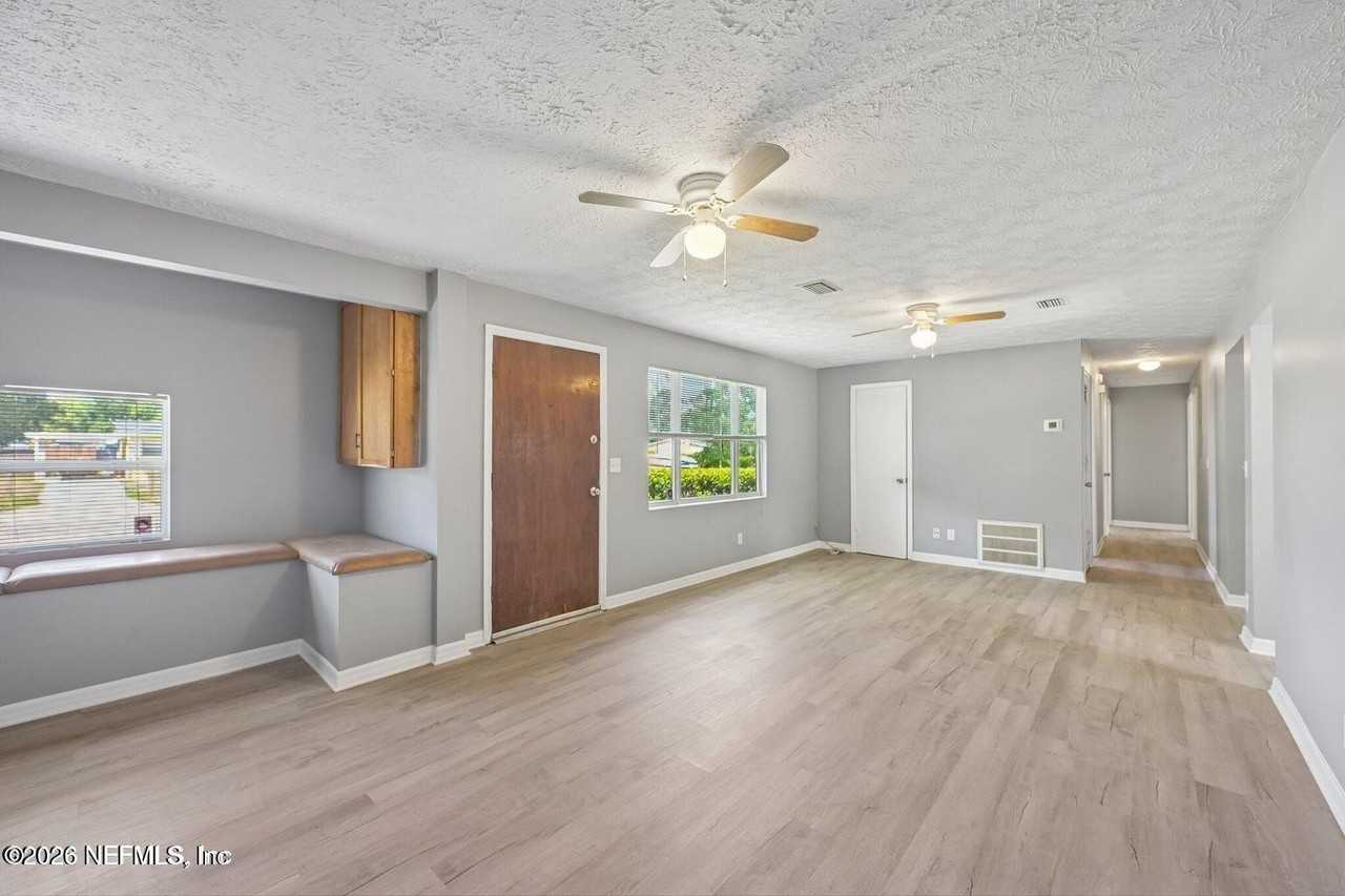 8032 Lourdes Dr S - Photo 5 of 18