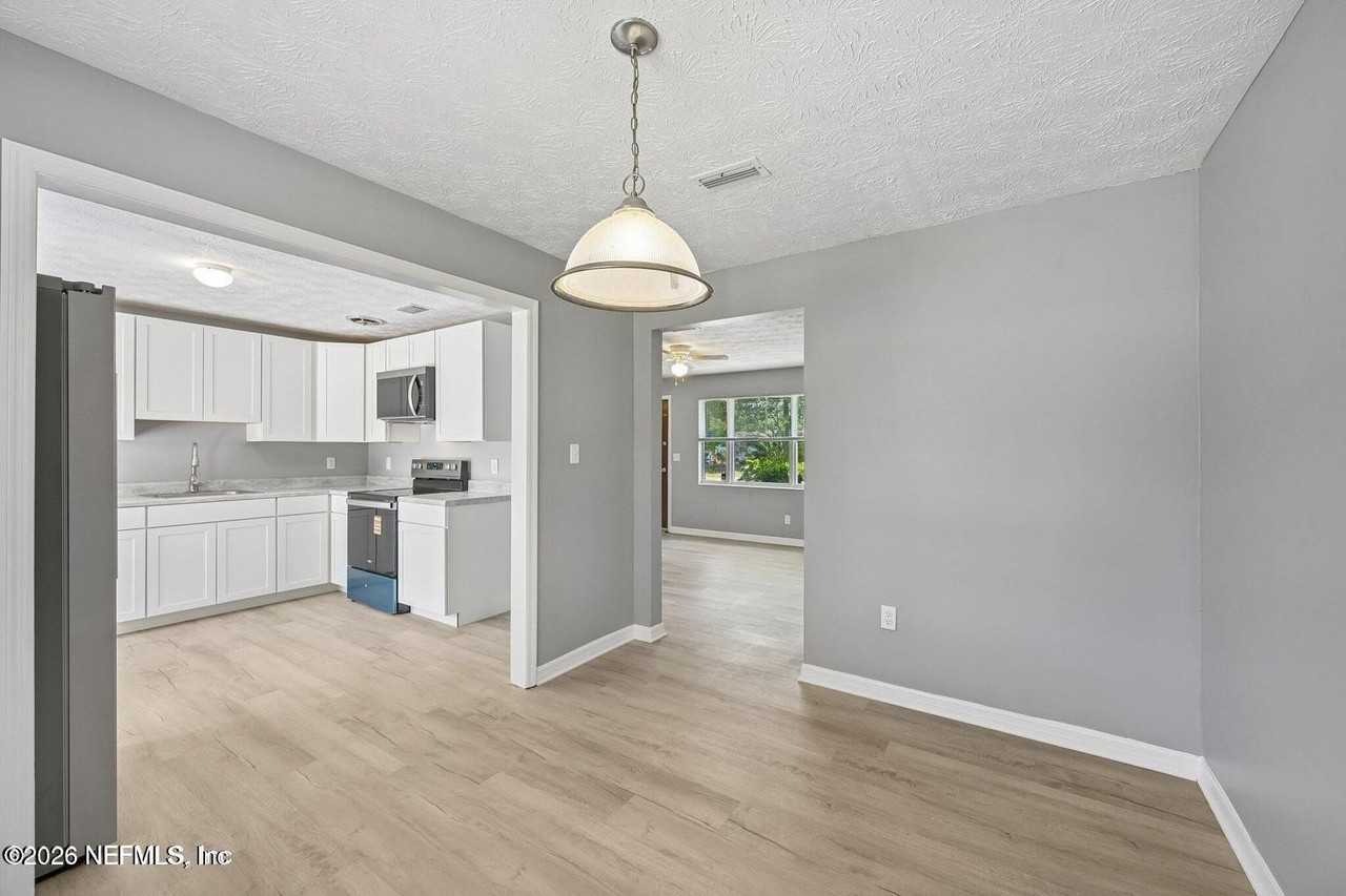 8032 Lourdes Dr S - Photo 7 of 18