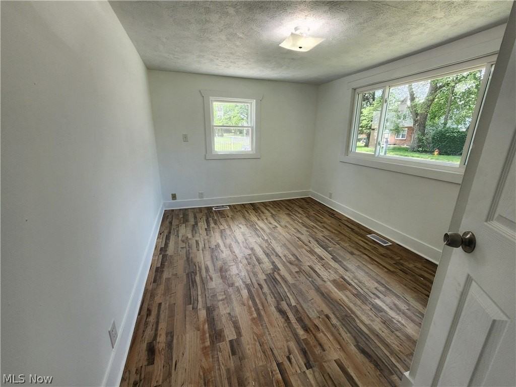 6247 Seneca Rd - Photo 7 of 9