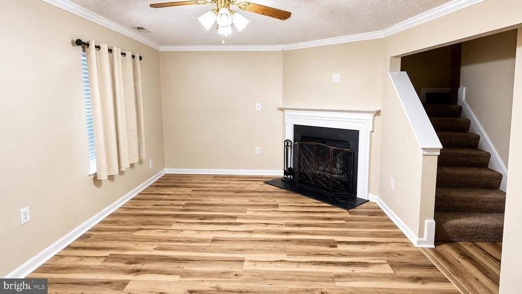 45275 Elkton Ln - Photo 2 of 13