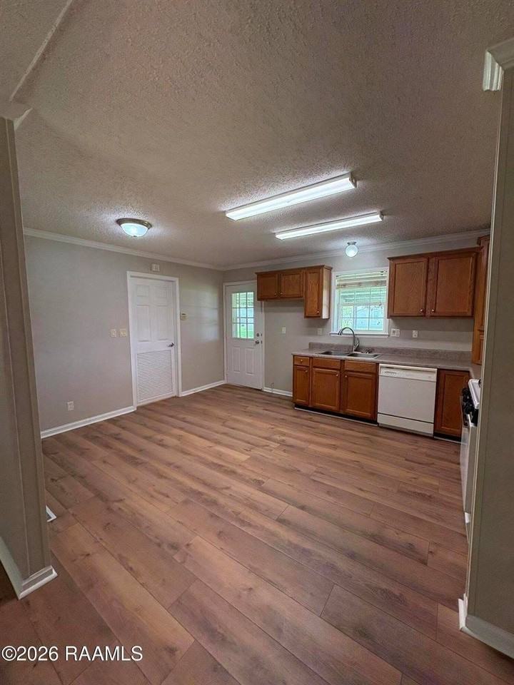 111 Whitmore Rd - Photo 2 of 13