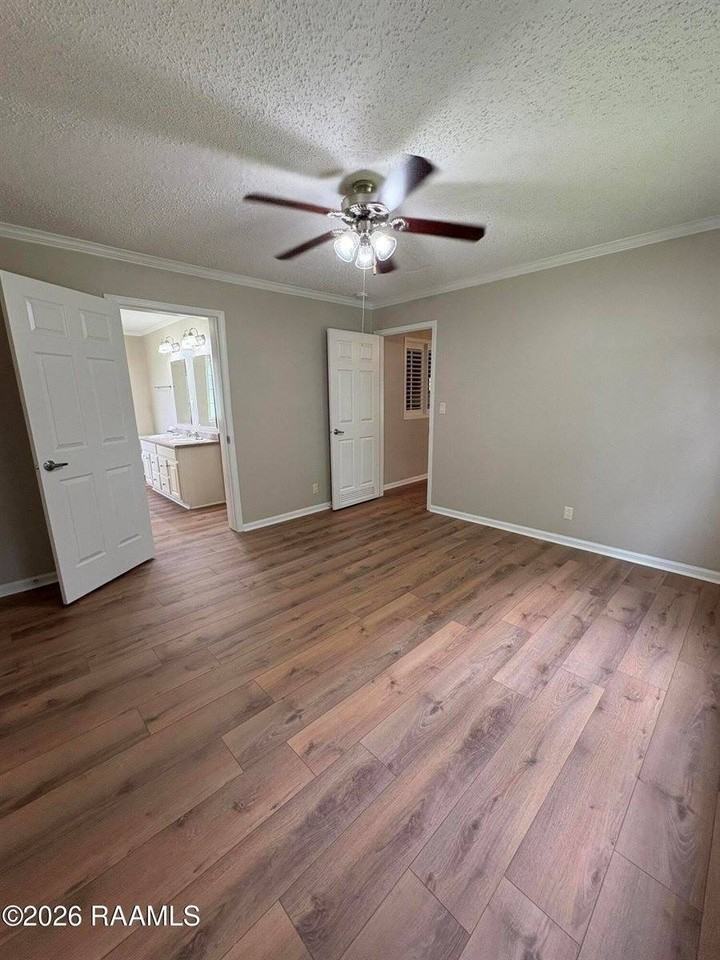 111 Whitmore Rd - Photo 5 of 13