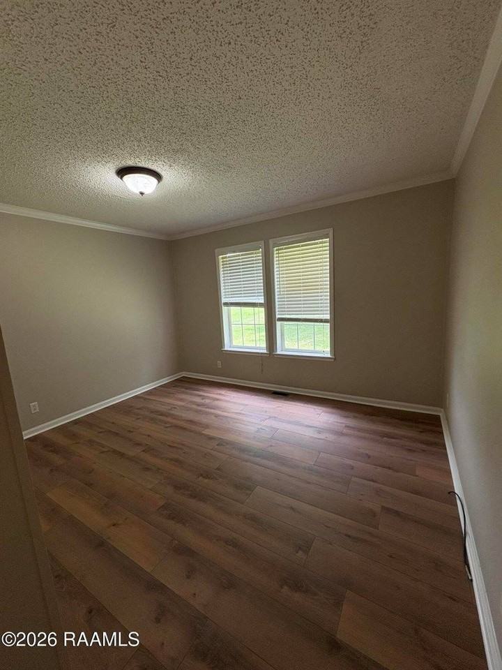 111 Whitmore Rd - Photo 7 of 13
