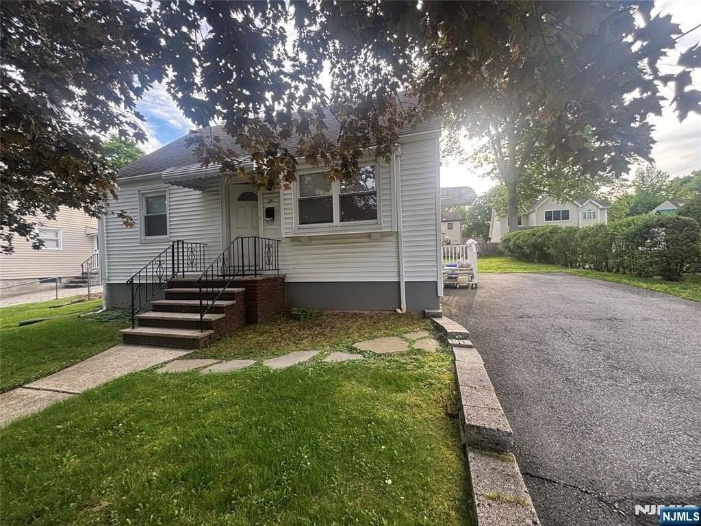 275 Concord St - Photo 2 of 19
